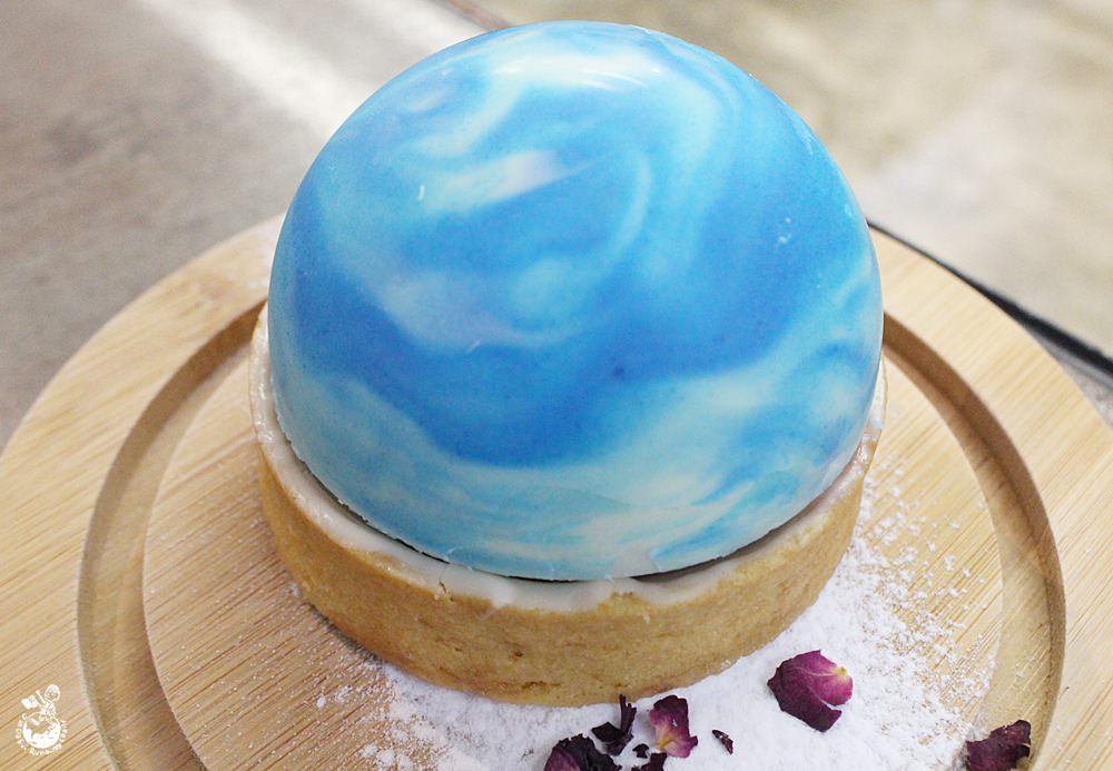 左道，宛如健達出奇蛋充滿美麗驚喜的星球甜點