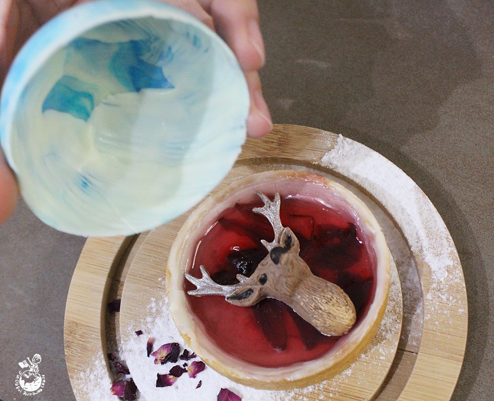 左道，宛如健達出奇蛋充滿美麗驚喜的星球甜點