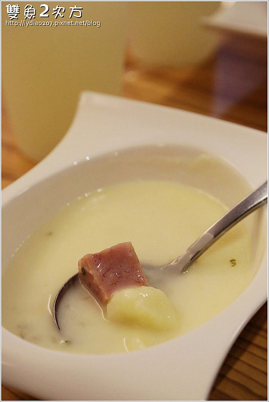 【食記│台中】一中商圈療癒系美食:雙魚2次方~卡哇伊小小兵陪你吃漢堡了!