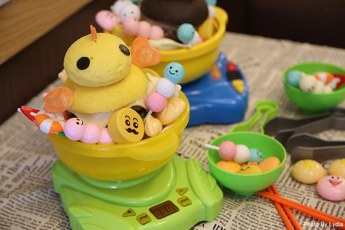 台中美食一中商圈｜超浮誇IG夯店雙魚2次方:薑母鴨漢堡、燒酒雞漢堡寒冬衝一波!｜DIY漢堡｜三立愛玩客吳鳳、阿Ben、食尚玩家莎莎、黃鐙輝採訪 - 台南好Food遊