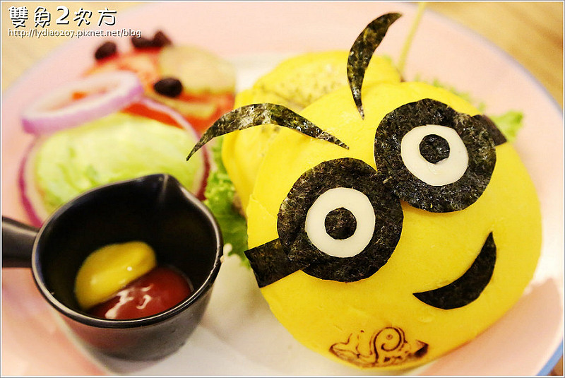 【食記│台中】一中商圈療癒系美食:雙魚2次方~卡哇伊小小兵陪你吃漢堡了!