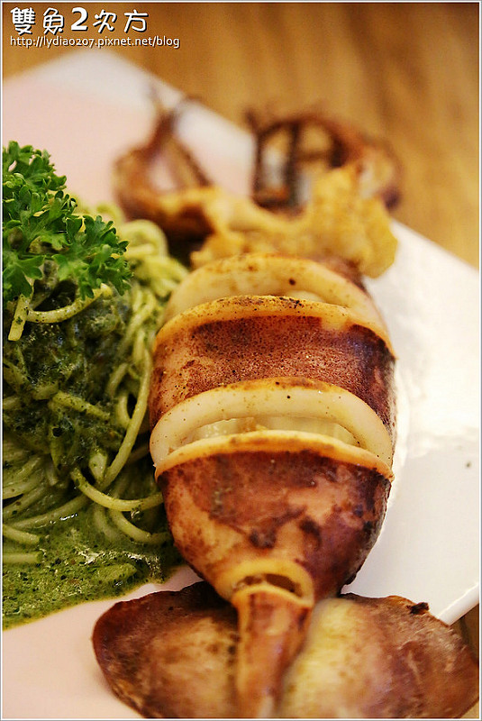 【食記│台中】一中商圈療癒系美食:雙魚2次方~卡哇伊小小兵陪你吃漢堡了!