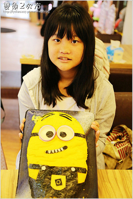 【食記│台中】一中商圈療癒系美食:雙魚2次方~卡哇伊小小兵陪你吃漢堡了!