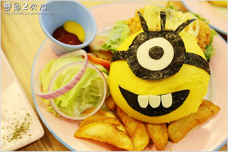 【食記│台中】一中商圈療癒系美食:雙魚2次方~卡哇伊小小兵陪你吃漢堡了!