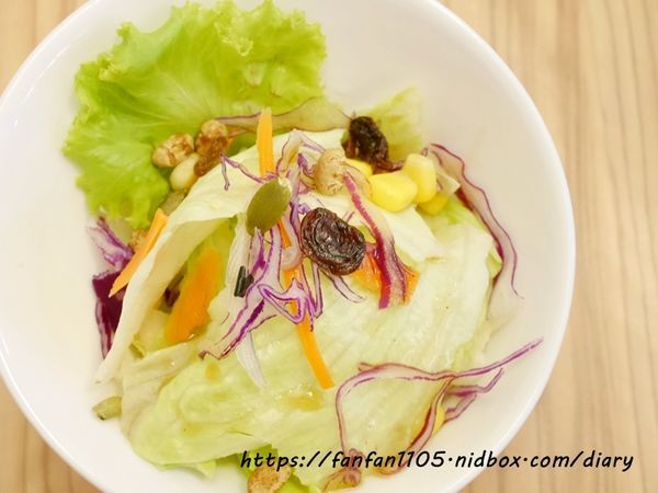 【台中美食】雙魚2次方 #一中商圈 #一中美食 #食尚玩家推薦 #台中漢堡 #IG打卡美食 #彩虹漢堡 #漸層飲料 (9).JPG