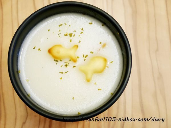 【台中美食】雙魚2次方 #一中商圈 #一中美食 #食尚玩家推薦 #台中漢堡 #IG打卡美食 #彩虹漢堡 #漸層飲料 (10).JPG