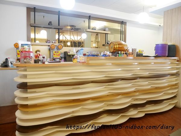 【台中美食】雙魚2次方 #一中商圈 #一中美食 #食尚玩家推薦 #台中漢堡 #IG打卡美食 #彩虹漢堡 #漸層飲料 (3).JPG