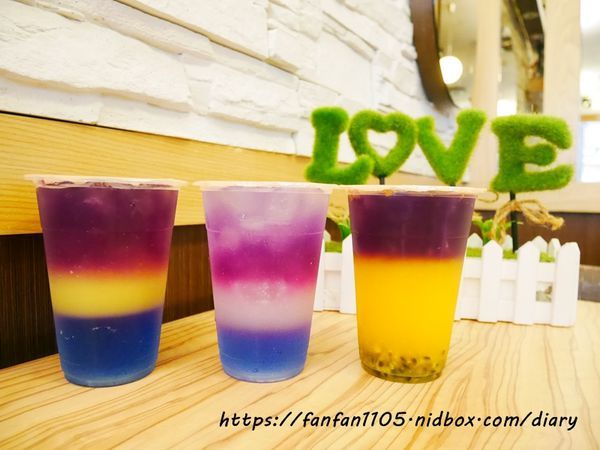 【台中美食】雙魚2次方 #一中商圈 #一中美食 #食尚玩家推薦 #台中漢堡 #IG打卡美食 #彩虹漢堡 #漸層飲料 (15).JPG