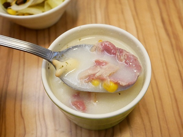 雙魚2次方(一中店):雙魚二次方-台中一中街旁創意漢堡 新推出的彩虹起司不只有外型更美味 動手做出屬於自己的漢堡 好吃又好玩