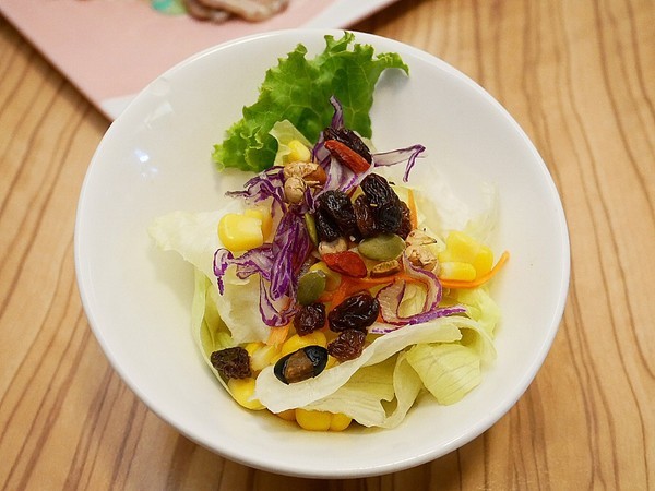 雙魚2次方(一中店):雙魚二次方-台中一中街旁創意漢堡 新推出的彩虹起司不只有外型更美味 動手做出屬於自己的漢堡 好吃又好玩