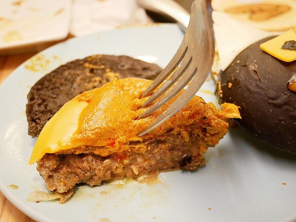 雙魚2次方(一中店):雙魚二次方-台中一中街旁創意漢堡 新推出的彩虹起司不只有外型更美味 動手做出屬於自己的漢堡 好吃又好玩