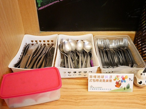 雙魚2次方(一中店):雙魚二次方-台中一中街旁創意漢堡 新推出的彩虹起司不只有外型更美味 動手做出屬於自己的漢堡 好吃又好玩