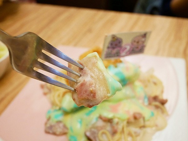 雙魚2次方(一中店):雙魚二次方-台中一中街旁創意漢堡 新推出的彩虹起司不只有外型更美味 動手做出屬於自己的漢堡 好吃又好玩