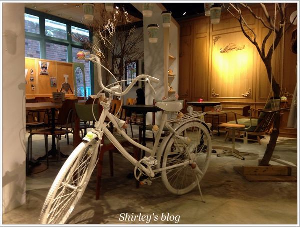 FAVVI Cafe(中山旗艦店):中山站‧ FAVVI Cafe FAVVI Cafe(中山旗艦店):中山站‧ FAVVI Cafe