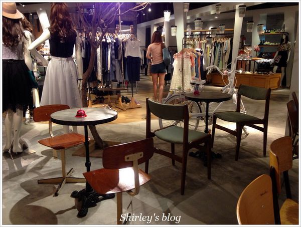 FAVVI Cafe(中山旗艦店):中山站‧ FAVVI Cafe FAVVI Cafe(中山旗艦店):中山站‧ FAVVI Cafe