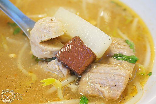 泰小葉泰國米粉湯專賣店：※ 泰小葉泰國米粉湯專賣店 ※【星羽是吃貨-台中】一個因為喜歡成就的夢想，平價美味料多實在，特製醬料碰撞美妙新滋味~(文末有好康)