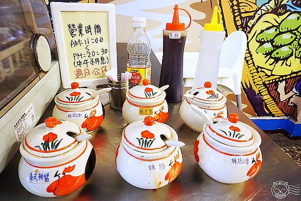 泰小葉泰國米粉湯專賣店：※ 泰小葉泰國米粉湯專賣店 ※【星羽是吃貨-台中】一個因為喜歡成就的夢想，平價美味料多實在，特製醬料碰撞美妙新滋味~(文末有好康)