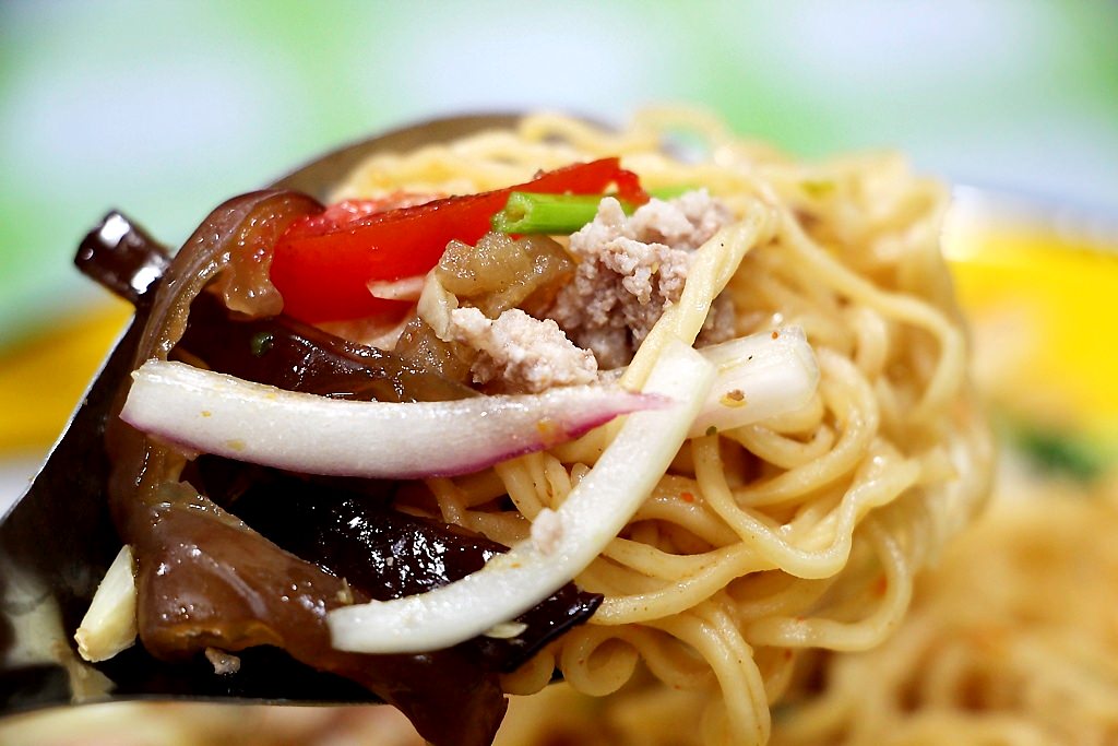 台中北屯，泰小葉泰式風味小食~平價的美味。 - 微笑Joe幸運