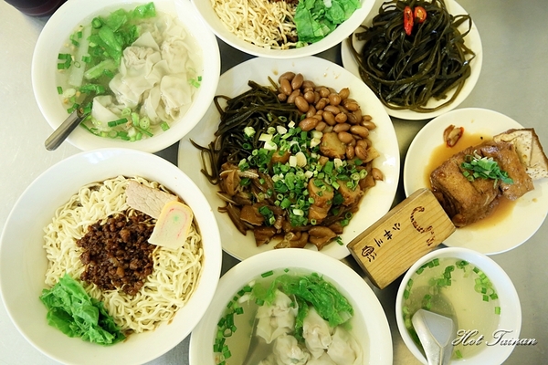 小丰川：【台南美食】鐵皮屋下的文青風格小麵館：小丰川