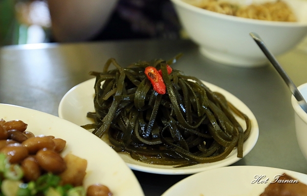 小丰川：【台南美食】鐵皮屋下的文青風格小麵館：小丰川