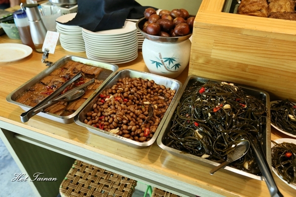 小丰川：【台南美食】鐵皮屋下的文青風格小麵館：小丰川