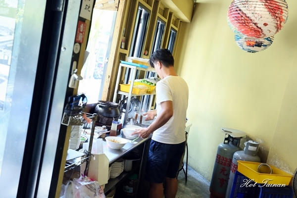 小丰川：【台南美食】鐵皮屋下的文青風格小麵館：小丰川