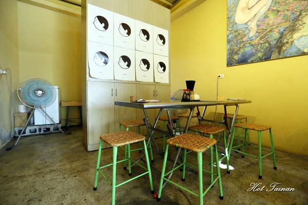 小丰川：【台南美食】鐵皮屋下的文青風格小麵館：小丰川