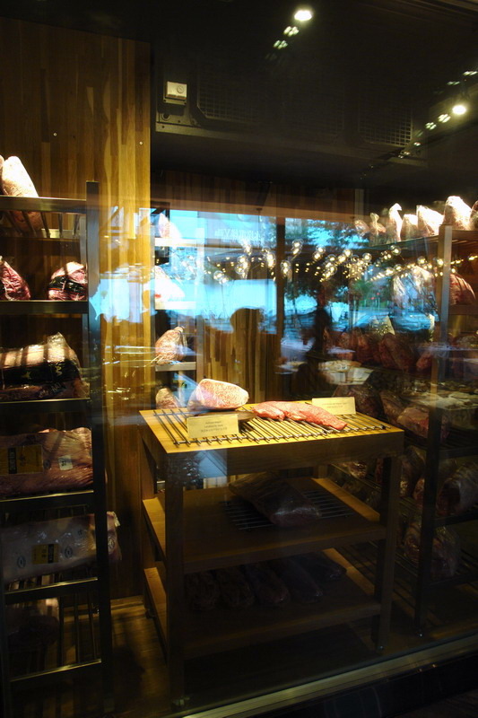 台中美食。MEATGQ橡木炙烤牛排館--牛排教父台中新作