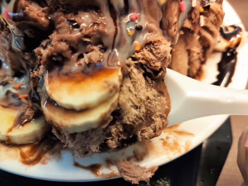 鉅大自助冰城 香蕉巧克力雪花冰