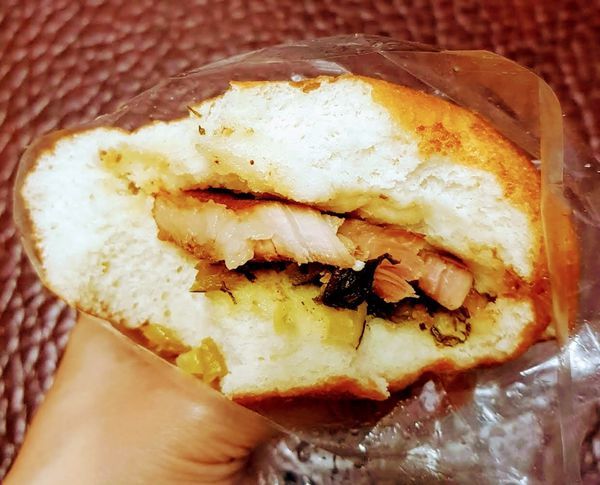 彰化市[阿貞饅頭 阿貞炸饅頭] 扣肉饅頭(爌肉饅頭)30元 咖哩包10元 紅豆包10元 2019食記之實在算很便宜啊!!又好吃!!