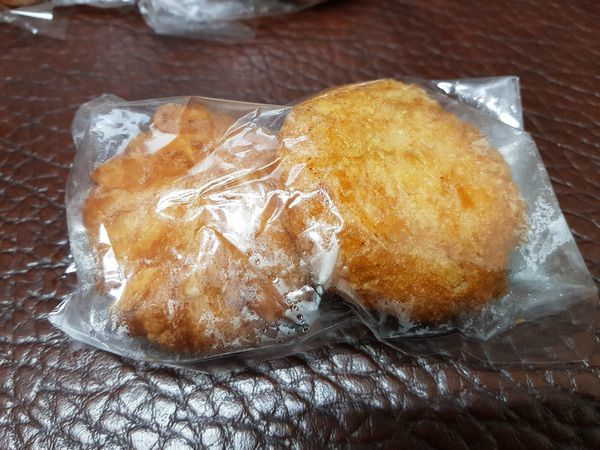 彰化市[阿貞饅頭 阿貞炸饅頭] 扣肉饅頭(爌肉饅頭)30元 咖哩包10元 紅豆包10元 2019食記之實在算很便宜啊!!又好吃!!