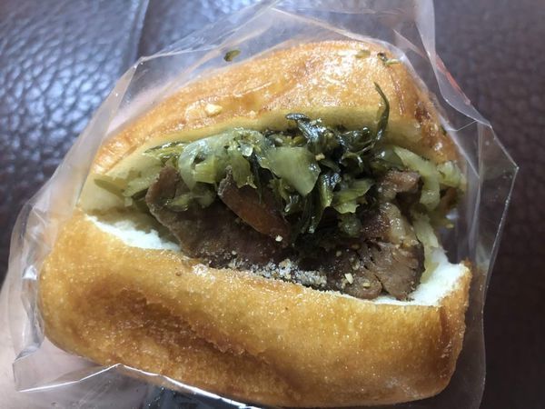 彰化市[阿貞饅頭 阿貞炸饅頭] 扣肉饅頭(爌肉饅頭)30元 咖哩包10元 紅豆包10元 2019食記之實在算很便宜啊!!又好吃!!