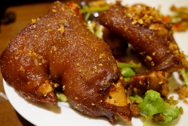 【台中北屯】新唐人 御品猪脚-卤的软嫩q的猪脚必吃,小菜也只要35元