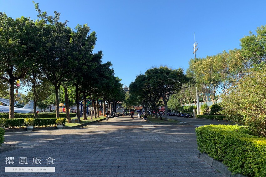 桃園景點/「龍潭運動公園」免費夏日戲水公園,還有軍機展示!