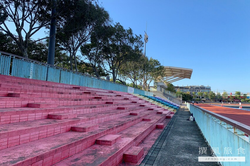 桃園景點/「龍潭運動公園」免費夏日戲水公園,還有軍機展示!
