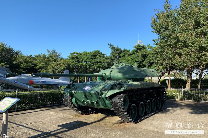 桃園景點/「龍潭運動公園」免費夏日戲水公園,還有軍機展示!