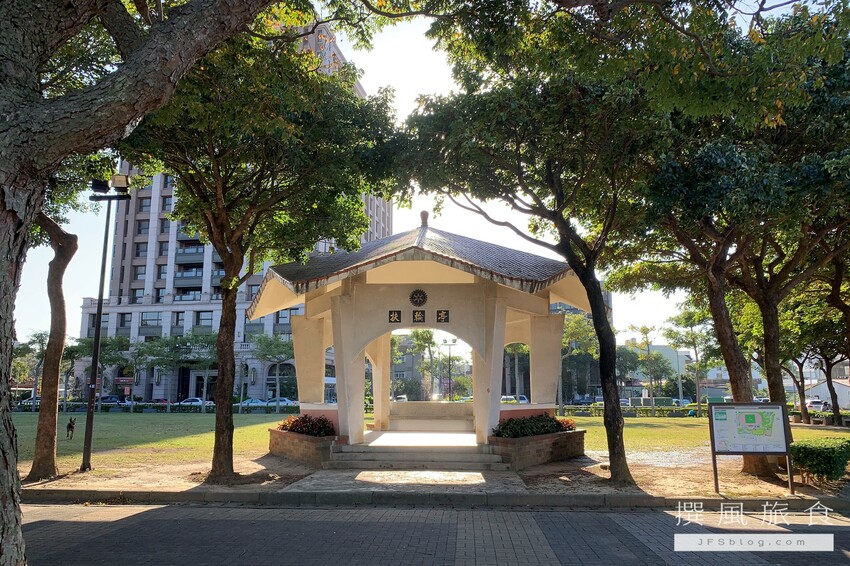 桃園景點/「龍潭運動公園」免費夏日戲水公園,還有軍機展示!