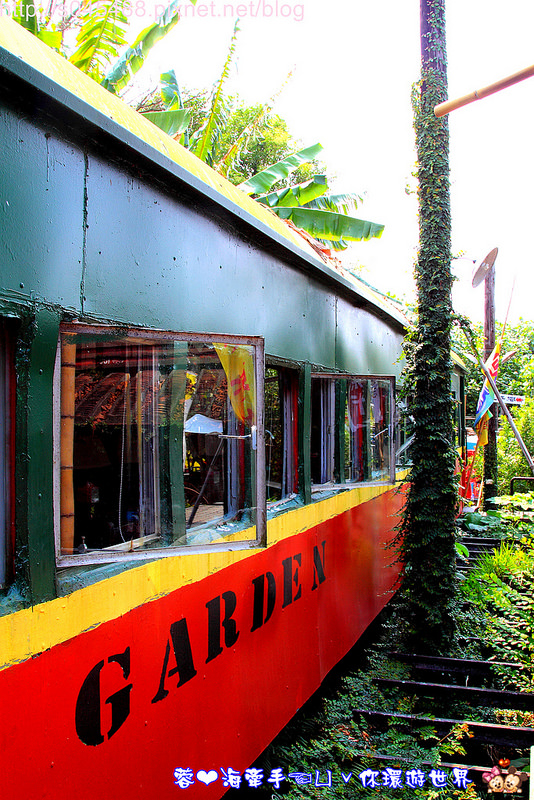 【台南▍親子旅遊】佳里龍貓村(香草驛棧農場)♥像電影中陪龍貓等公車的畫面，活脫脫在現實中上演~