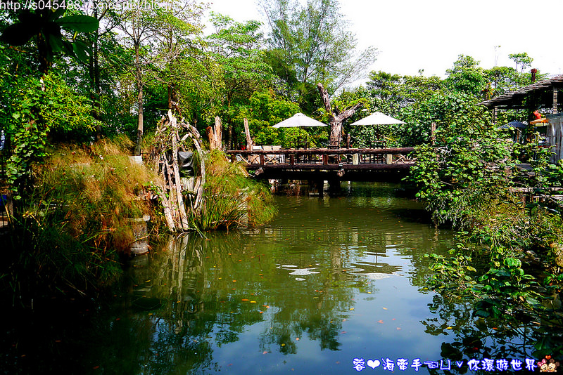 【台南▍親子旅遊】佳里龍貓村(香草驛棧農場)♥像電影中陪龍貓等公車的畫面，活脫脫在現實中上演~