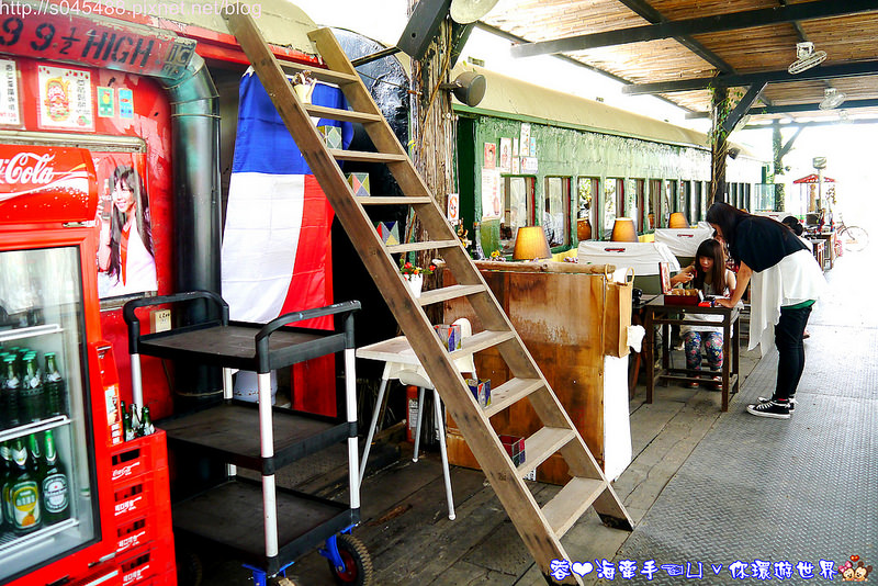 【台南▍親子旅遊】佳里龍貓村(香草驛棧農場)♥像電影中陪龍貓等公車的畫面，活脫脫在現實中上演~