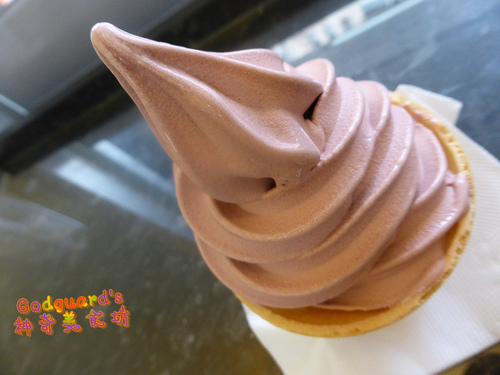 全家霜淇淋：(食記、文末有好康!!!)[全家]9.05~9.18限定霜淇淋口味~萬丹紅豆(另有聖代杯、紅豆抹茶綜合杯)