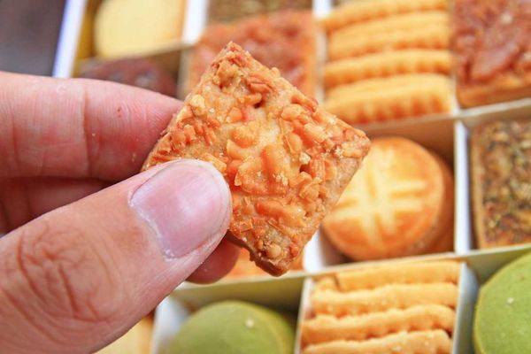 【出遊最佳伴手禮美食】iCookie私房手作-綜合小品禮盒(夏戀)-25宮格10多種口味餅乾