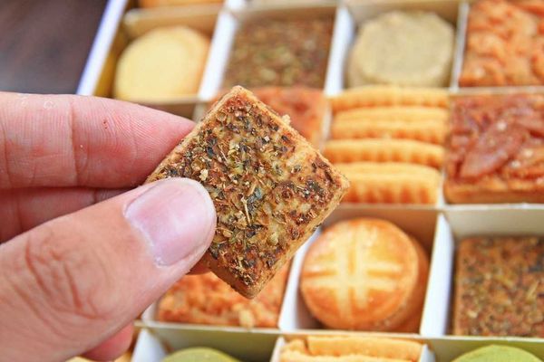 【出遊最佳伴手禮美食】iCookie私房手作-綜合小品禮盒(夏戀)-25宮格10多種口味餅乾