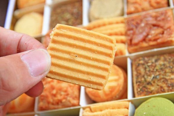 【出遊最佳伴手禮美食】iCookie私房手作-綜合小品禮盒(夏戀)-25宮格10多種口味餅乾