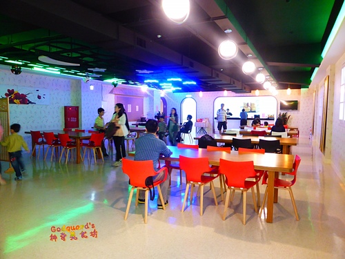 (體驗)[三和國中站]蔗糖無添加、純正鳳梨餡，館內還設3D立體館~天得鳳梨酥