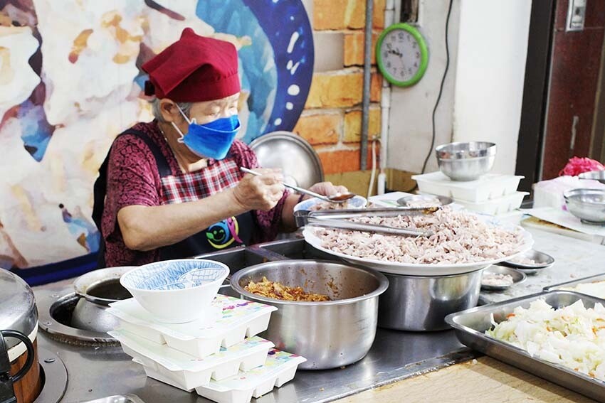 【嘉義美食】『劉里長火雞肉飯』在地必吃美食/觀光客排隊老店/火紅到日本展店的最夯雞肉飯/詳細菜單/大推火