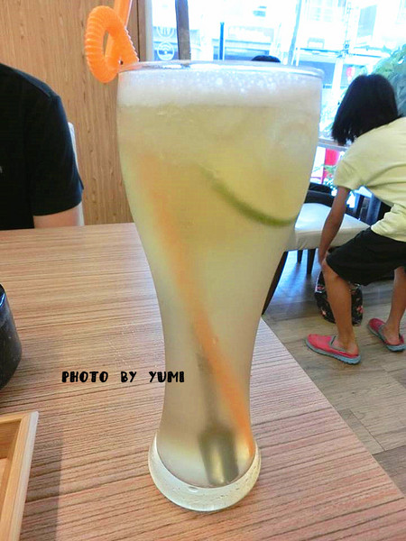 食茶父子：【邀稿】高cp值!簡單就是人間美味~紅燒牛腩定食及雞腿排咖哩飯大獲我心@食茶父子