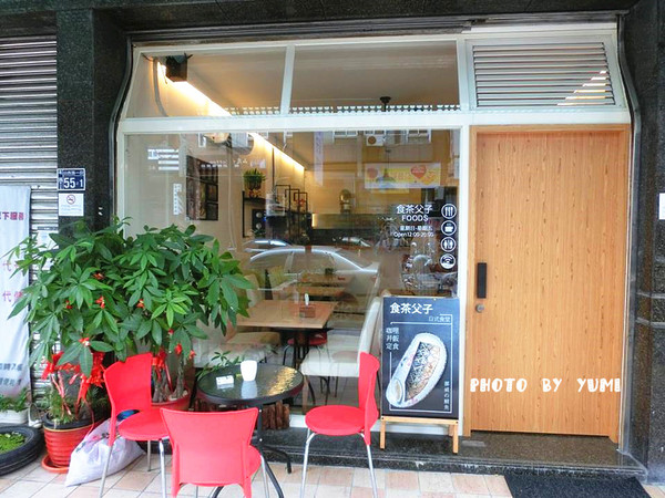 食茶父子：【邀稿】高cp值!簡單就是人間美味~紅燒牛腩定食及雞腿排咖哩飯大獲我心@食茶父子