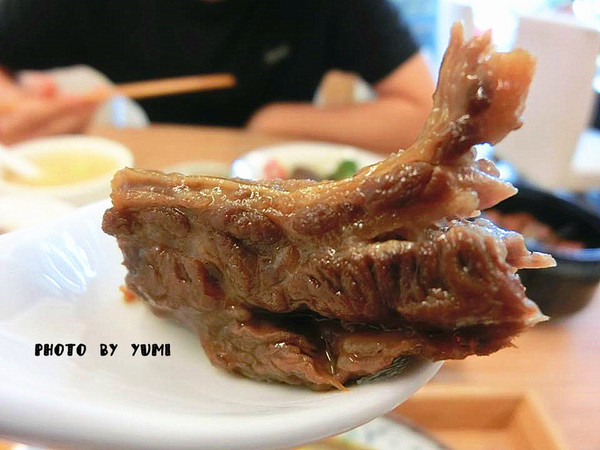 食茶父子：【邀稿】高cp值!簡單就是人間美味~紅燒牛腩定食及雞腿排咖哩飯大獲我心@食茶父子