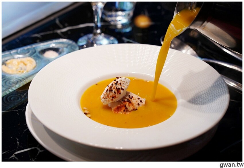 夏慕尼台中大隆店重新開幕,推出視覺系火焰肋眼,期間限定法式夢幻套餐又來了!